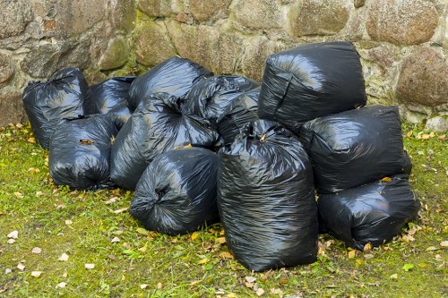 Efficient waste removal equipment for builders